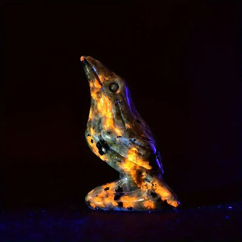 Yooperlite Crow Figurine UV Fluorescent Glowing Crystal Carving Healing Decor