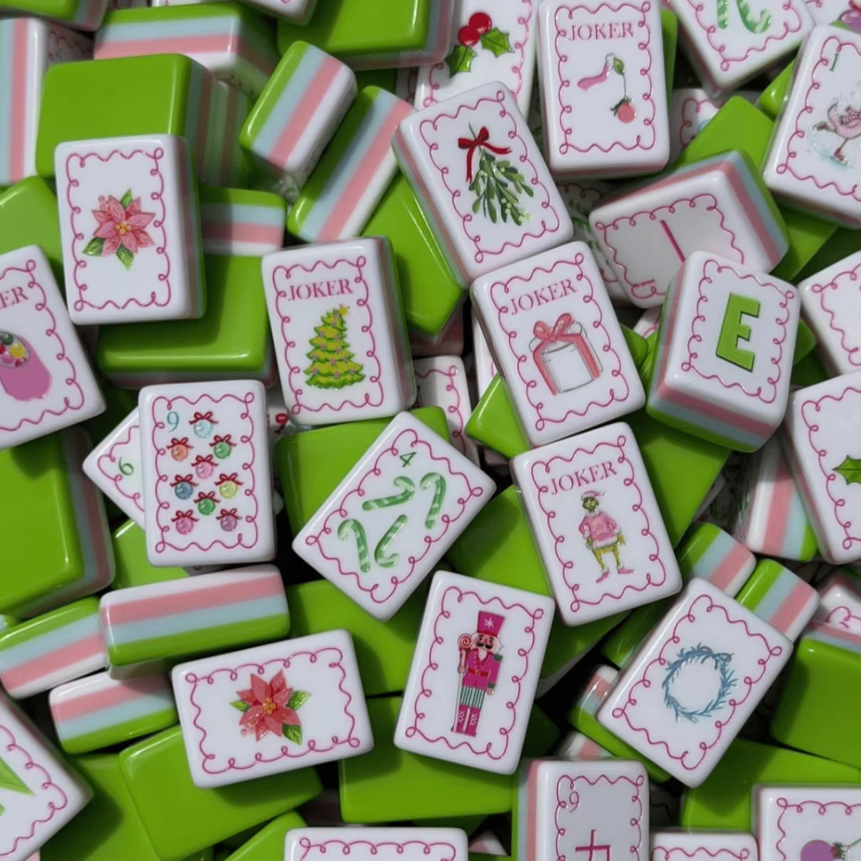 Engraved American Mahjong Tiles  set 160 Grinchmas Lime green and Mat included