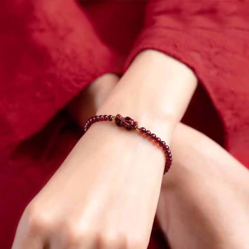 Natural Garnet 4mm Round Bead Pixiu Fengshui Wealth Healing Luck Women Bracelet
